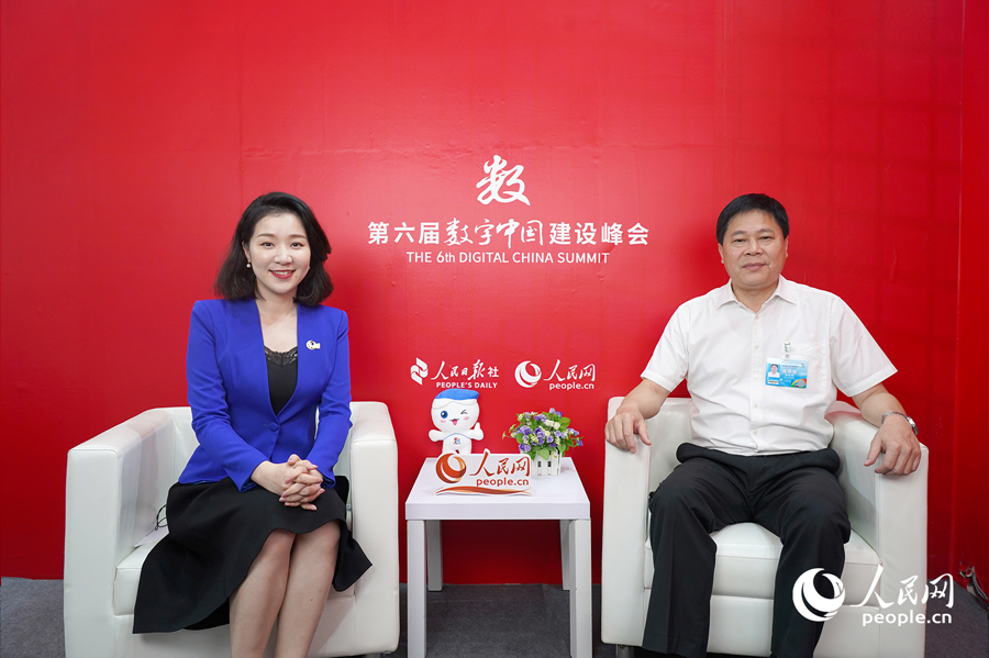 陳俊明接受人民網(wǎng)專訪。人民網(wǎng) 蘭志飛攝