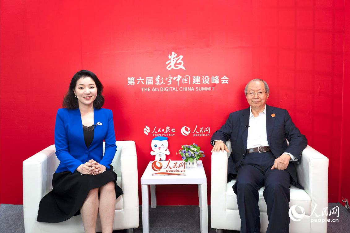 彭森接受人民網(wǎng)專訪。人民網(wǎng) 蘭志飛攝