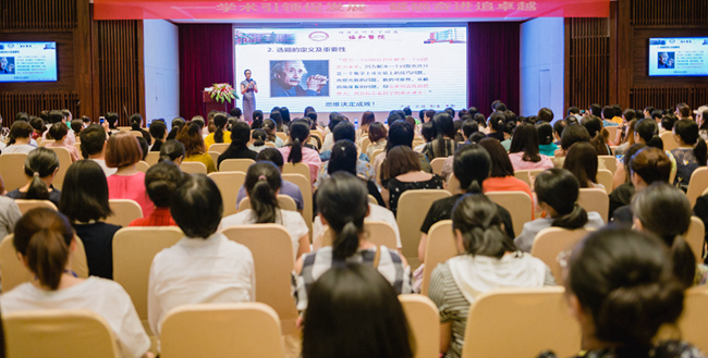 福建醫(yī)科大學(xué)附屬協(xié)和醫(yī)院護(hù)理部定期開展學(xué)術(shù)論壇活動。福建醫(yī)科大學(xué)附屬協(xié)和醫(yī)院供圖