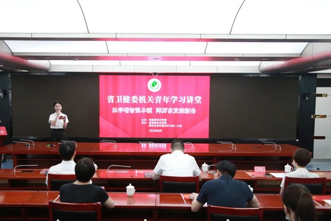 8名青年結(jié)合個(gè)人工作實(shí)際，分別就“以學(xué)增智，著力提升政治能力、思維能力、實(shí)踐能力”進(jìn)行主題宣講和學(xué)習(xí)心得分享。福建省衛(wèi)健委供圖
