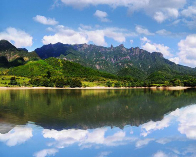光澤縣積極踐行“綠水青山就是金山銀山”的發(fā)展理念，山更綠了，水更清了。光澤縣委組織部供圖