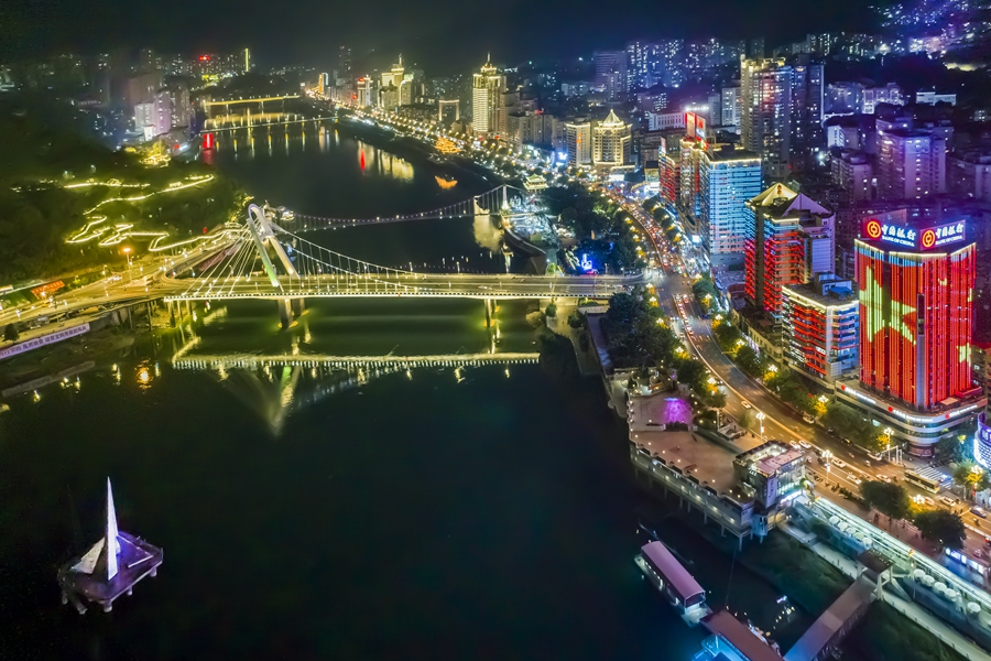延平夜景。觀山海攝