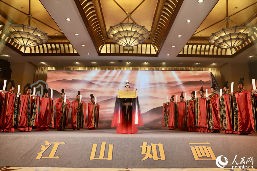 《祭茶大典》表演。人民網(wǎng) 謝小姿攝