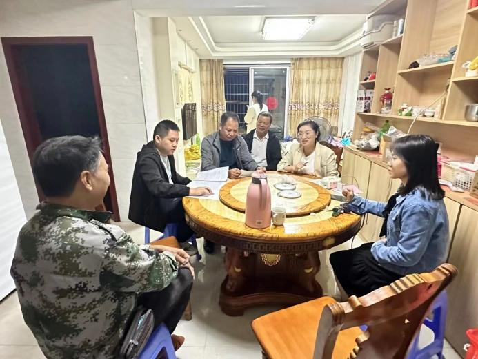 入戶走訪夜談。將樂(lè)縣農(nóng)業(yè)農(nóng)村局供圖