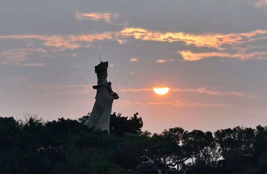 莆田仙游縣西苑鄉(xiāng)石谷解拍攝的日出。張宏鋒攝