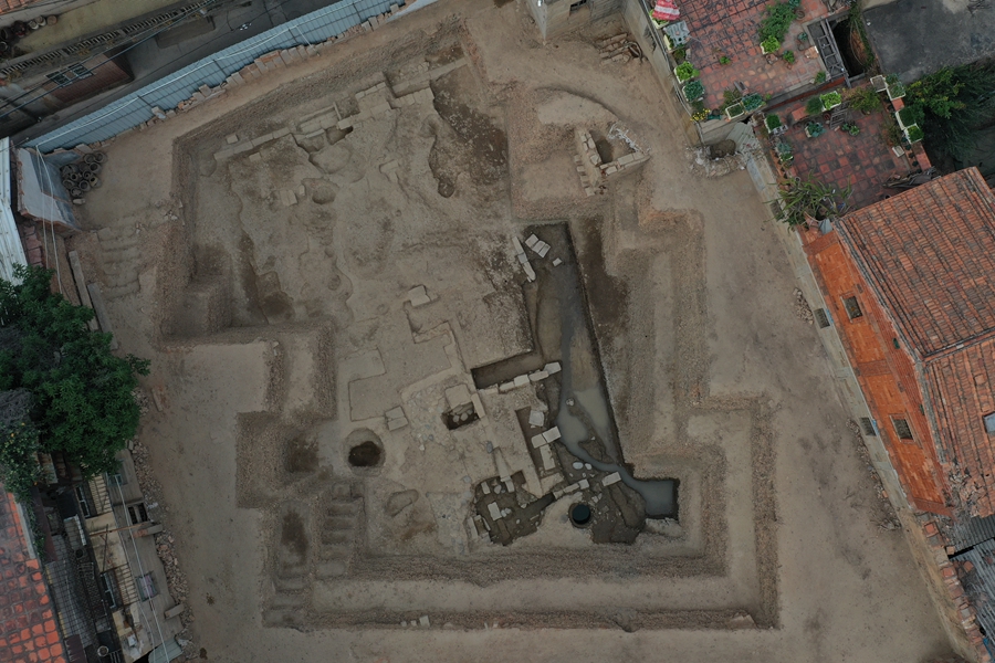 市舶司遺址東北發(fā)掘區(qū)考古發(fā)掘鳥瞰圖。王俊攝