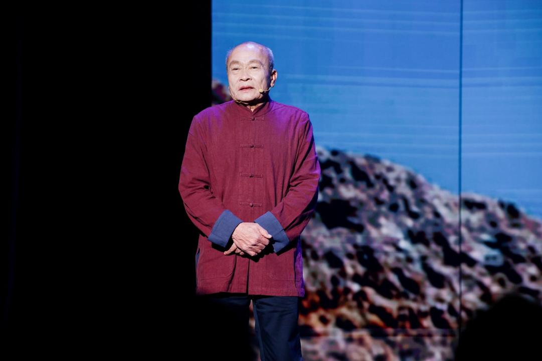 福建省文物局專家?guī)鞂＜覄⒋笊浆F(xiàn)場講述。泉州廣播電視臺供圖