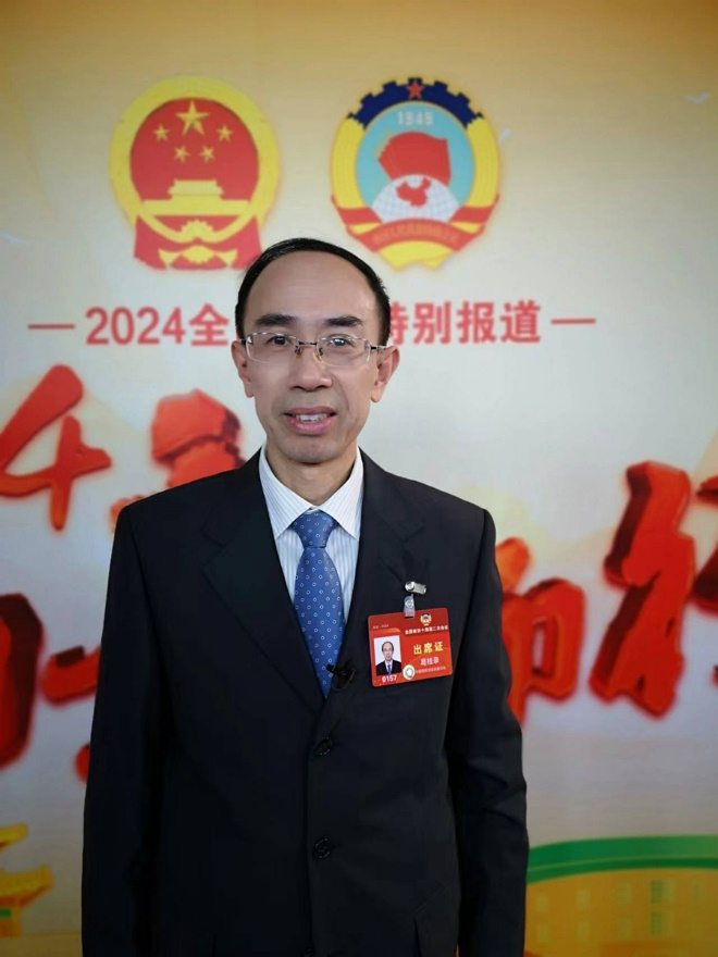 全國政協(xié)委員、民革中央委員、福建師大外語學(xué)院院長葛桂錄。受訪者供圖