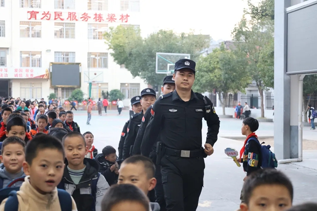 強(qiáng)化重點(diǎn)時段巡邏。