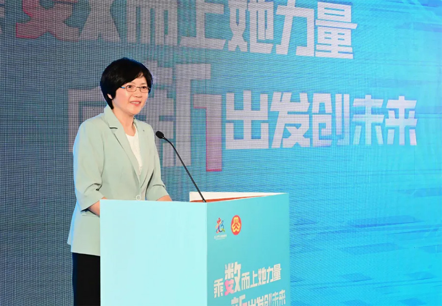 福建省婦女聯(lián)合會(huì)黨組成員、副主席卓曉鑾在活動(dòng)現(xiàn)場(chǎng)致辭。常斯雅攝
