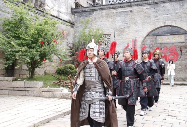 繞城巡游的“林位將軍”。