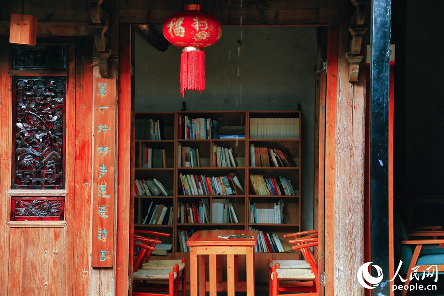 圖書館的閱覽區(qū)域。人民網(wǎng) 李唯一攝