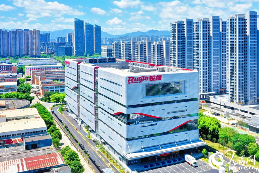 銳捷數(shù)字化智能工廠俯瞰圖。人民網(wǎng) 李唯一攝