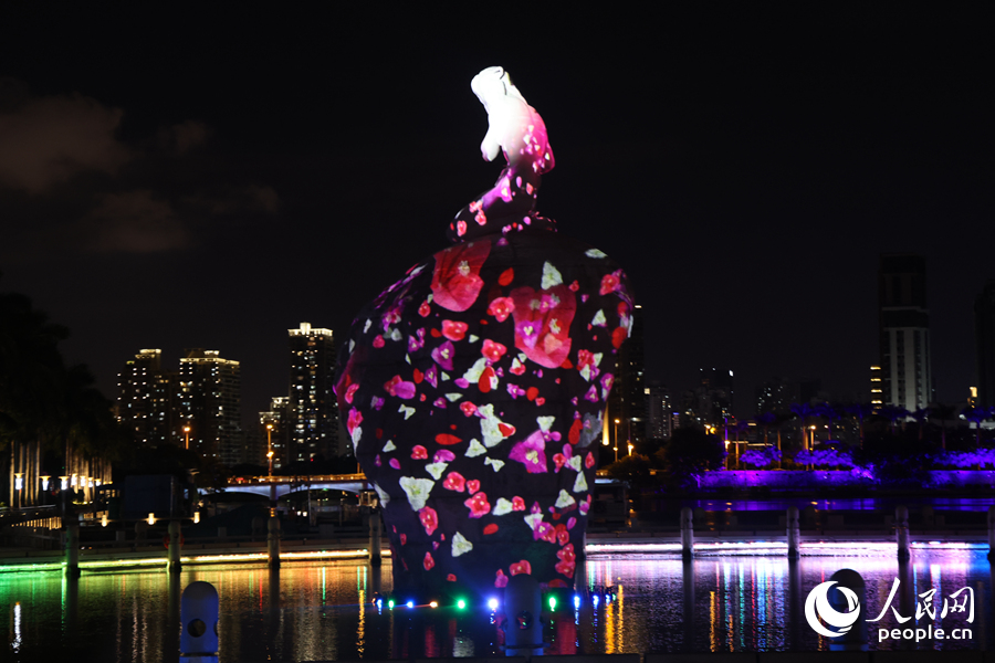 熱情似火的“市花”三角梅。人民網(wǎng)記者 陳博攝