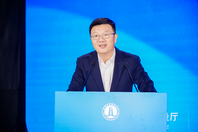 福建省住房和城鄉(xiāng)建設(shè)廳黨組書記、廳長(zhǎng)朱子君在會(huì)上講話