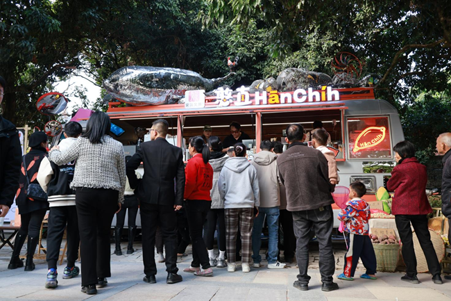 “憨直”藝術(shù)餐車。李可心攝