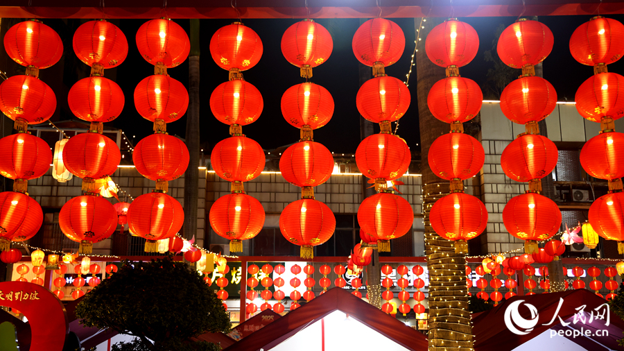 大紅燈籠高掛，同安古城年味十足。人民網(wǎng)記者 陳博攝