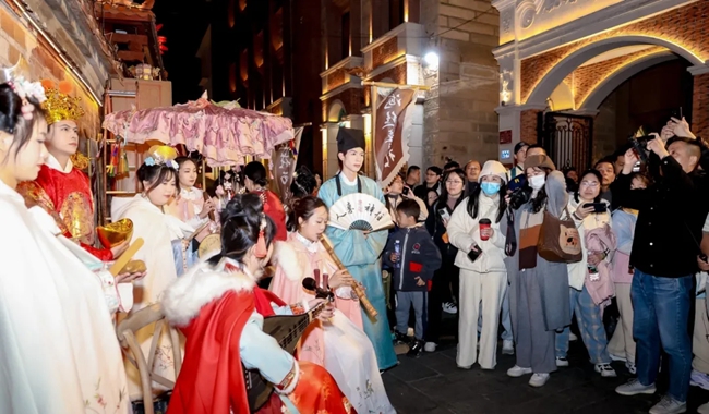 “穿越宋元奇妙游”宋風(fēng)古韻沉浸式街區(qū)開街
