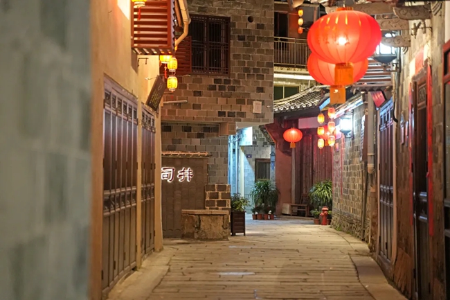 煥然一新的鵬程歷史文化街區(qū)關(guān)帝廟路口