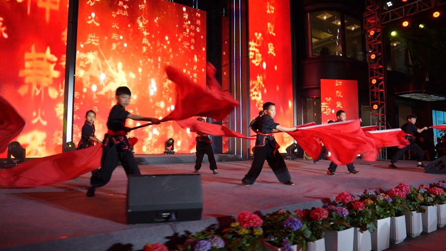 武術(shù)表演《武韻風華》。龍文區(qū)融媒體中心供圖