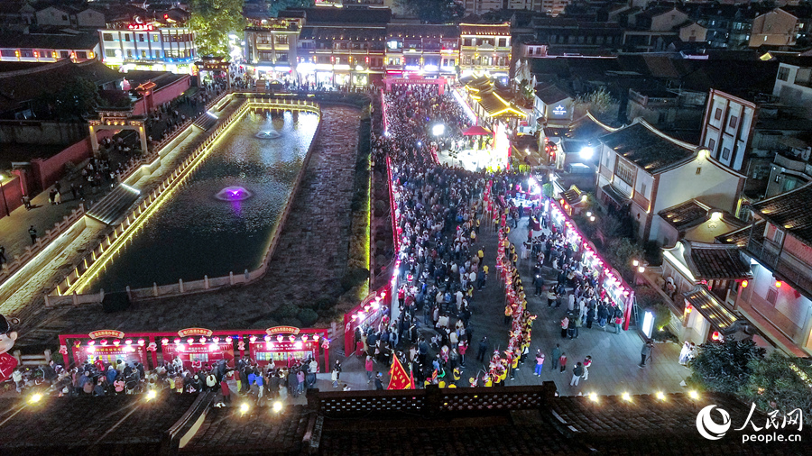 燈謎會(huì)現(xiàn)場(chǎng)。人民網(wǎng) 李昌乾攝