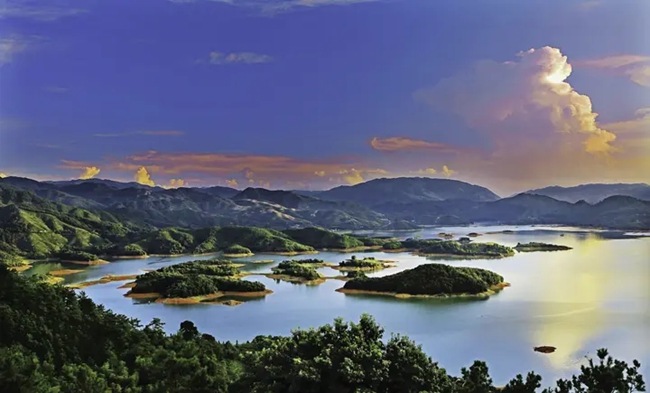 翠屏湖。陳贊鈴攝