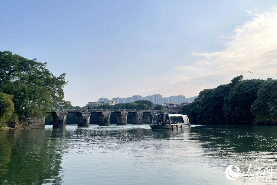 “水上巴士”成為文旅新寵，線路總長24公里。人民網(wǎng)記者 林盈攝