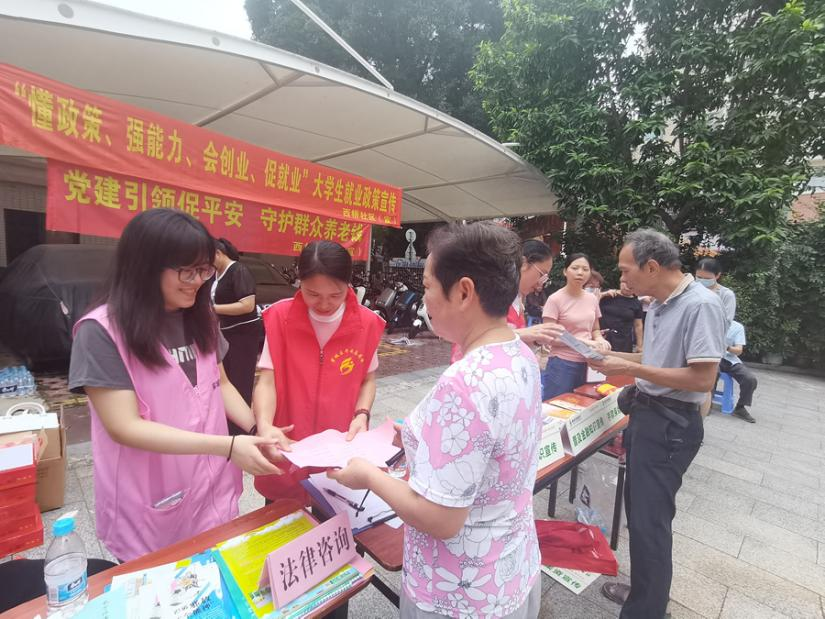薌城區(qū)社工部與薌城區(qū)西橋街道等部門聯(lián)合開展志愿服務(wù)活動(dòng)。薌城區(qū)委社會(huì)工作部供圖