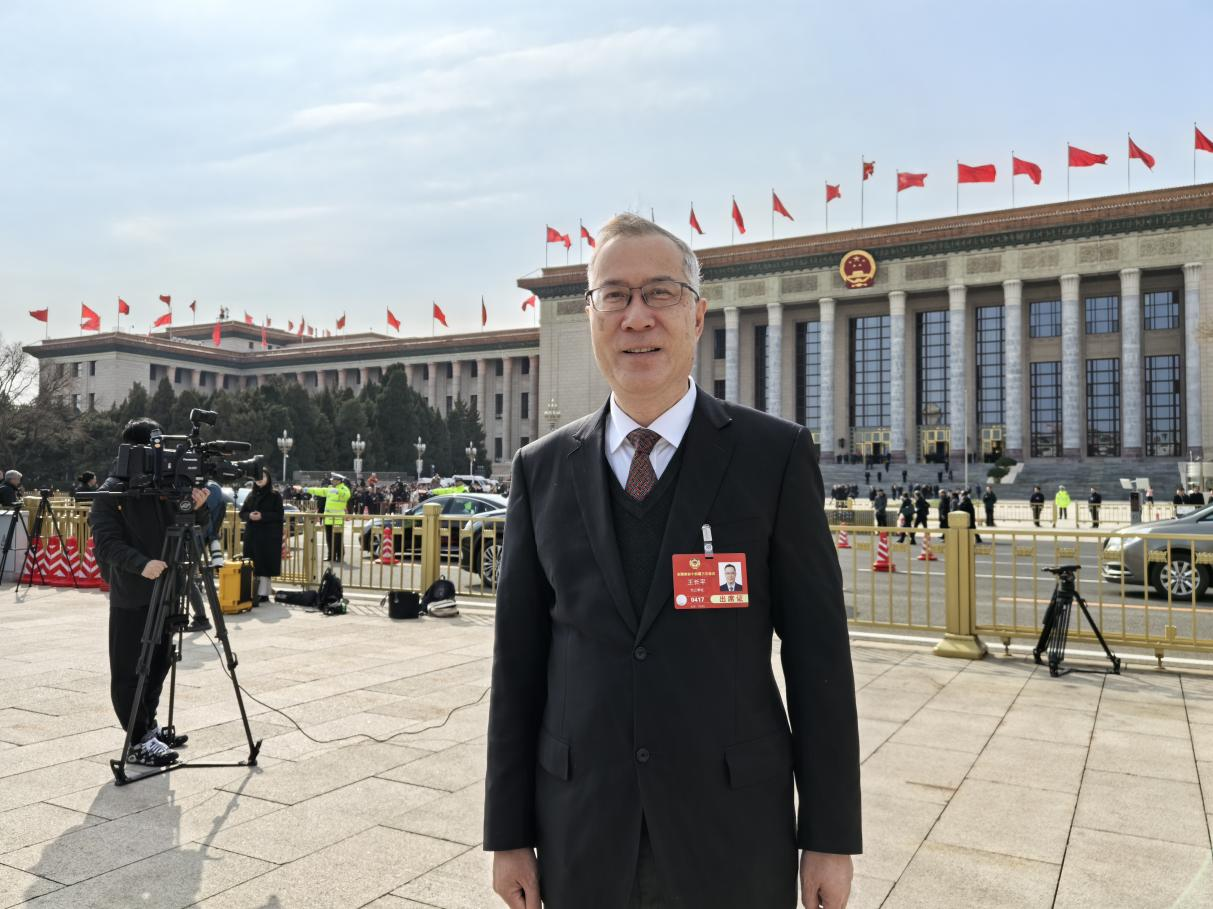 全國政協(xié)委員、九三學(xué)社福建省委會(huì)主委王長平。受訪者供圖