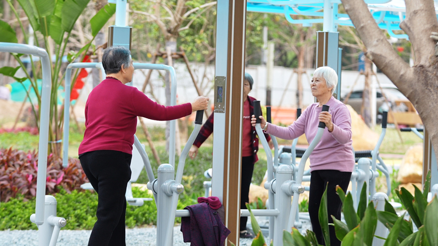 群眾在公園里鍛煉身體。龍文區(qū)融媒體中心供圖