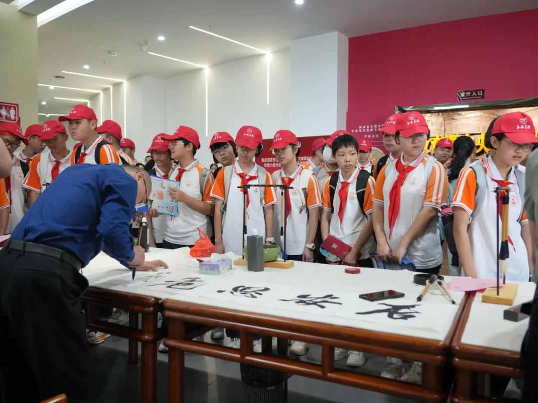 書法展現(xiàn)場。龍巖市融媒體中心供圖