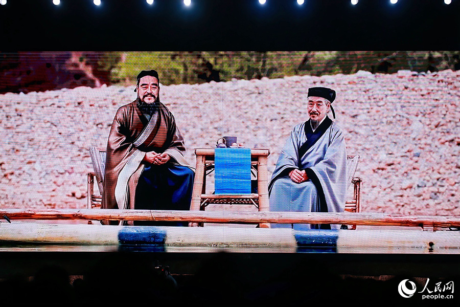 借助AI技術(shù)，朱子與孔子同乘竹筏漂流。人民網(wǎng) 李唯一攝