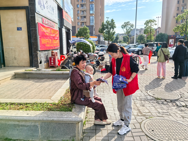 陽(yáng)下街道洪寬社區(qū)青年黨員開(kāi)展“紅色港灣”服務(wù)