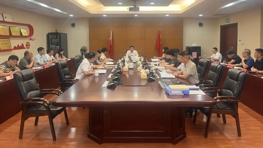 龍巖市直單位黨組（黨委）理論學(xué)習(xí)中心組學(xué)習(xí)巡聽(tīng)旁聽(tīng)工作組到會(huì)指導(dǎo)市水利局黨組理論學(xué)習(xí)中心組學(xué)習(xí)。龍巖市水利局供圖