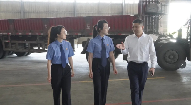檢察官定期深入園區(qū)走訪，了解企業(yè)法治需求，解決企業(yè)急難愁盼