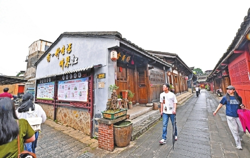 琴江滿族村內(nèi)的古民居。記者 鄭帥攝