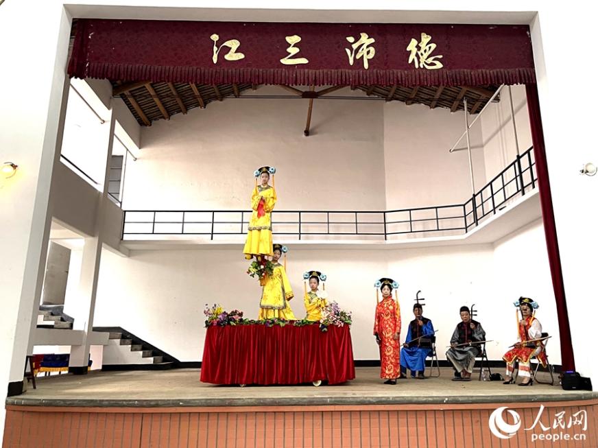 “臺閣”表演。人民網(wǎng)記者 陳藍燕攝