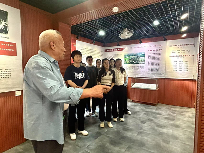 開(kāi)展蒲邊志愿精神“榜樣”黨課。連江縣委組織部供圖