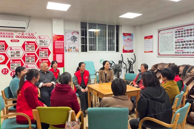 “居民夜談會”現(xiàn)場。龍巖市融媒體中心供圖