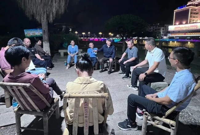 “居民夜談會(huì)”現(xiàn)場(chǎng)。龍巖市融媒體中心供圖