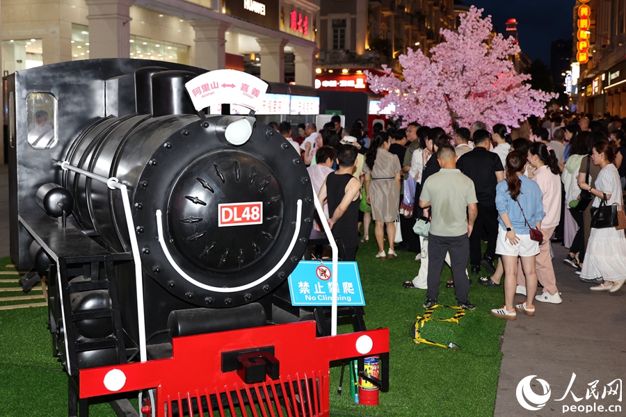 現(xiàn)場設置小火車主題車廂，打造駛向臺灣記憶的“時光列車”。人民網(wǎng)記者 陳博攝
