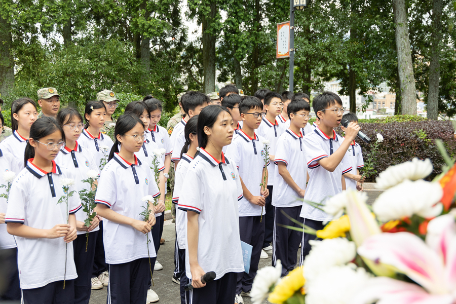 學(xué)校舉行陳祥榕烈士犧牲五周年緬懷祭奠活動。屏南縣委宣傳部供圖