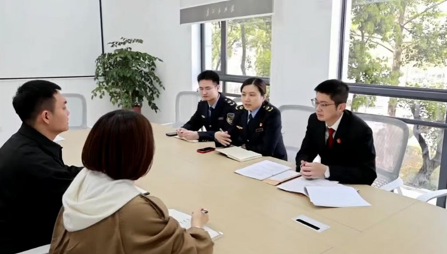 集美區(qū)綜治中心組織區(qū)法院與區(qū)市場監(jiān)督管理局共同會商，共享糾紛數(shù)據(jù)及企業(yè)整改動態(tài)。集美法院供圖