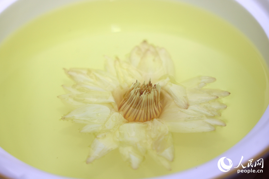 清新潤(rùn)喉的蓮花飲。人民網(wǎng)記者 陳博攝