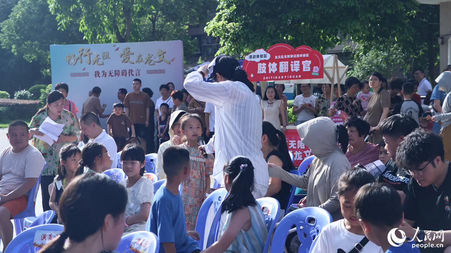 活動現(xiàn)場，居民群眾積極互動。人民網(wǎng) 李昌乾攝
