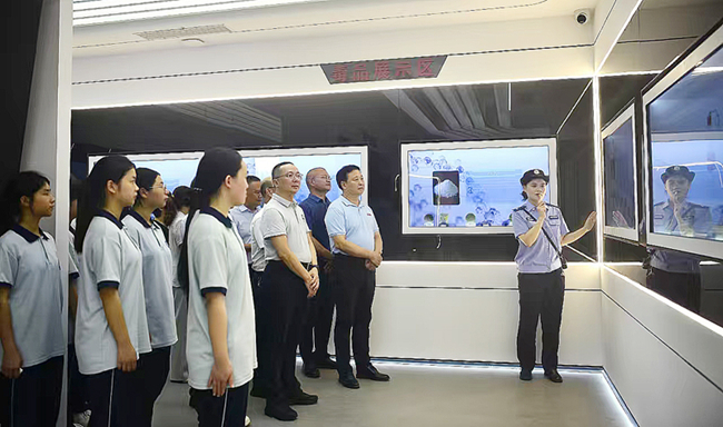 參觀安溪縣林則徐禁毒教育基地。安溪縣公安局供圖