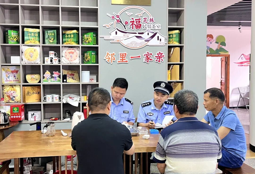 設(shè)置“民情茶室”，開展調(diào)解工作。安溪縣公安局供圖