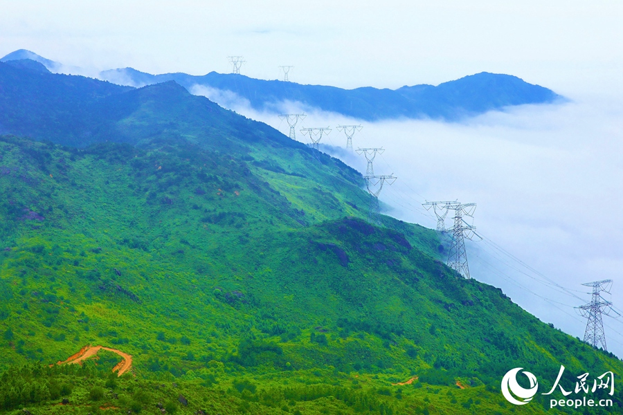 周寧縣峰巒迭起，云霧繚繞。人民網(wǎng) 李唯一攝