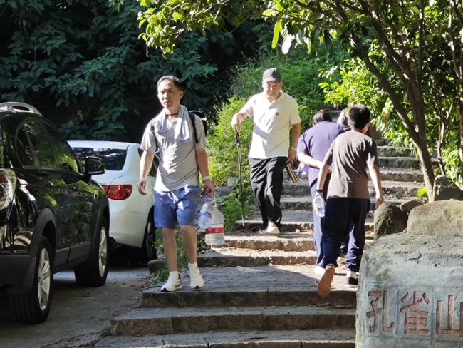 修繕后的狀元嶺成為市民登山健身、文化體驗的好去處