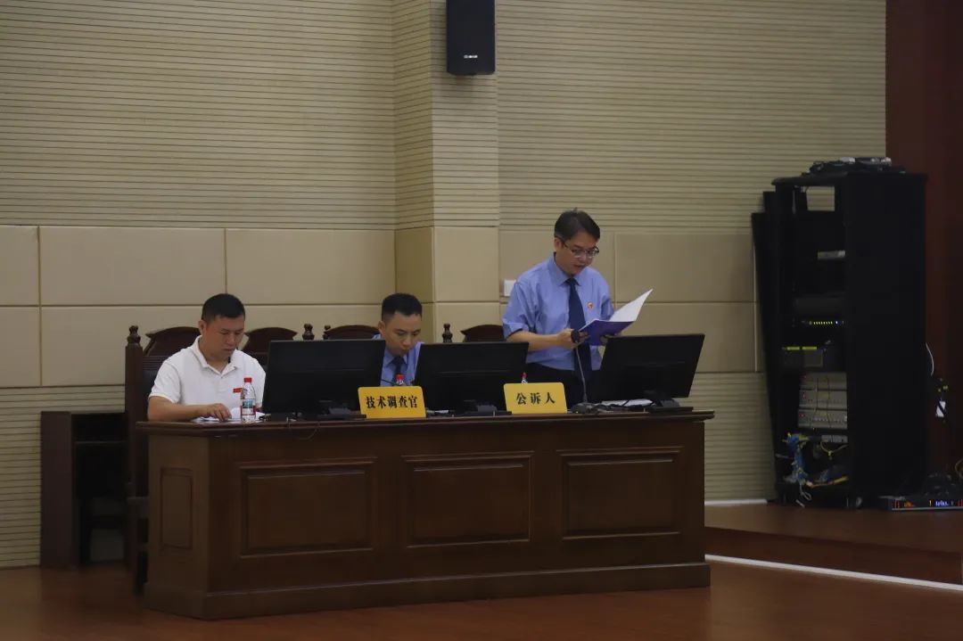 公訴人結(jié)合案情進(jìn)行警示教育